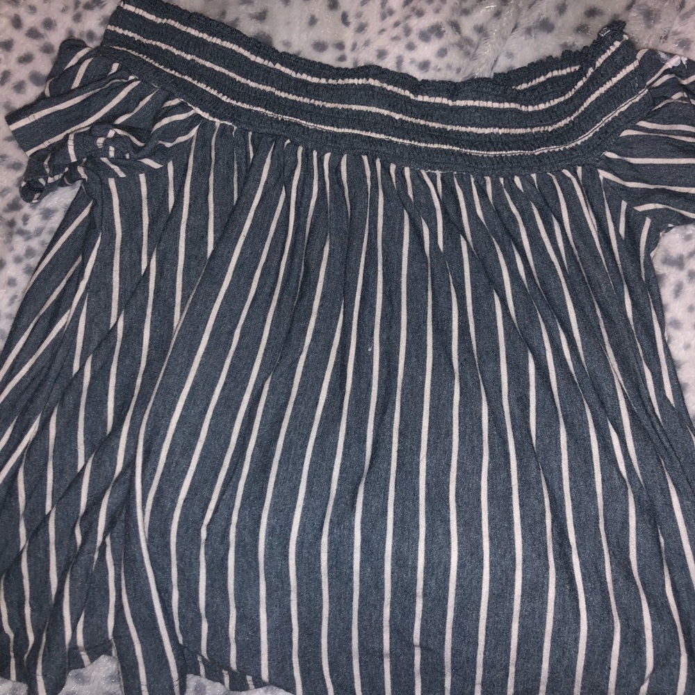 American Eagle Off the Shoulder Top!